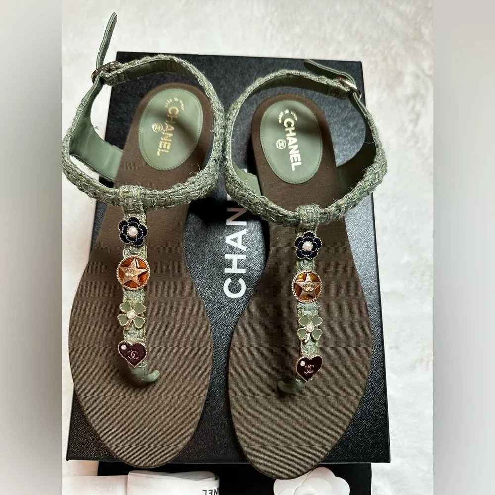 CHANEL Women's Sandals with Green Straps-Thongs,Tweed brand new with box